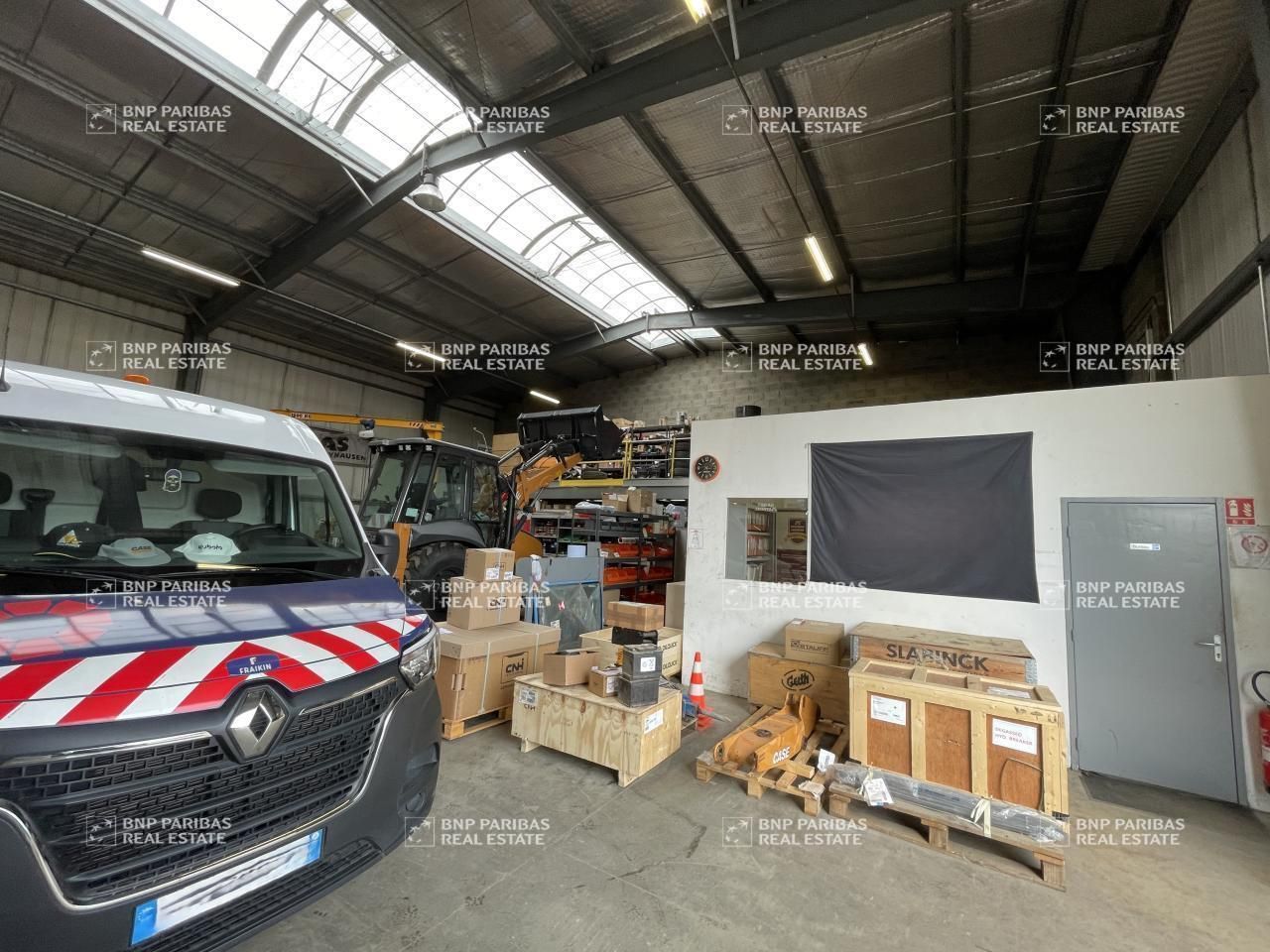 518 m² pour ce activité en location à Saint bonnet de mure