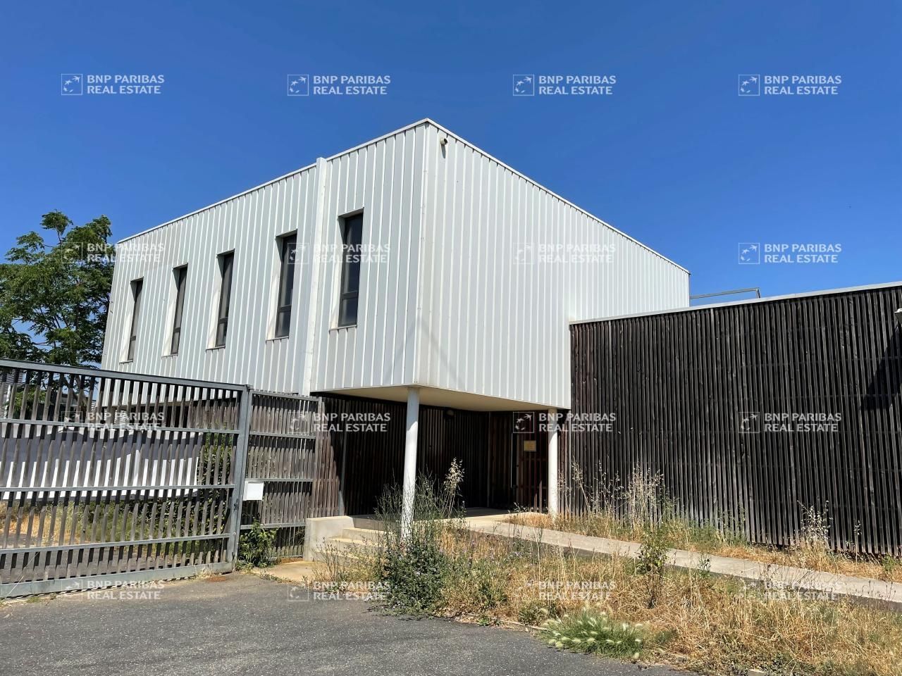 972.8 m² pour ce bureaux en vente à Aigues-mortes