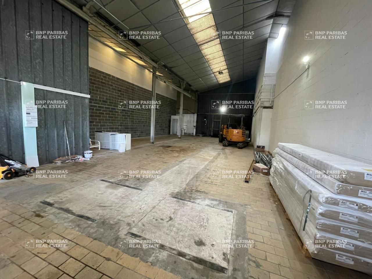 360 m² pour ce activité en location à Seclin