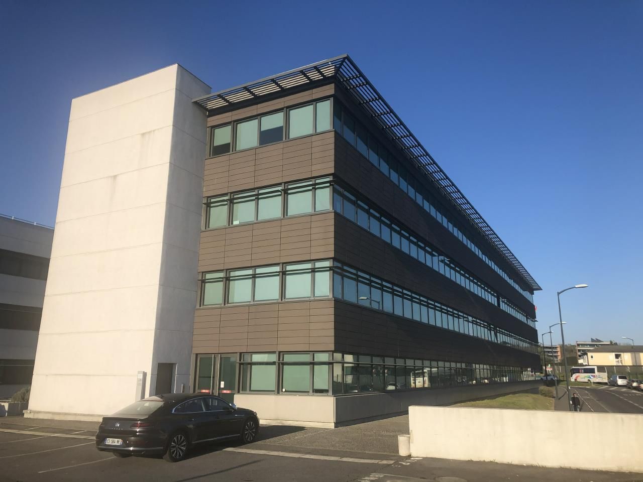925 m² pour ce bureaux en location à Balma