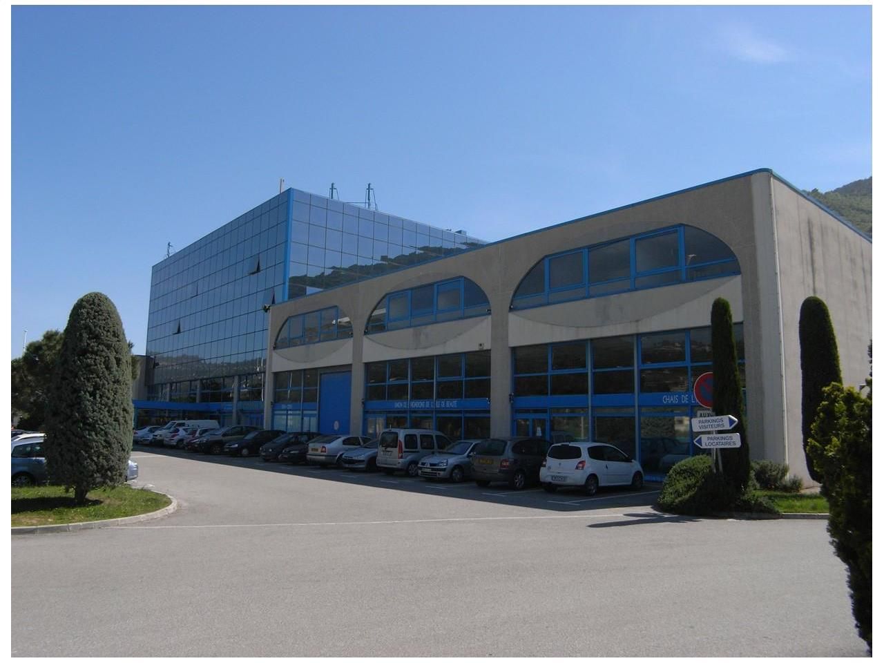 316.7 m² pour ce bureaux en location à Carros