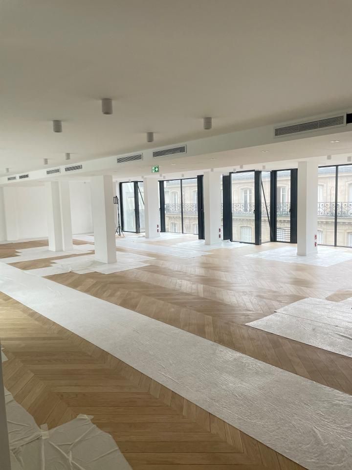 943 m² pour ce bureaux en location à Paris