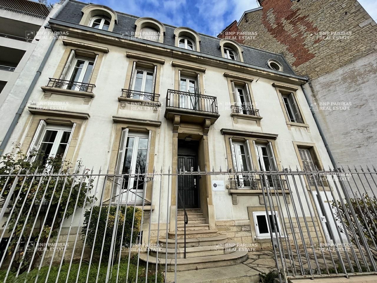 447.17 m² pour ce bureaux en location à Dijon