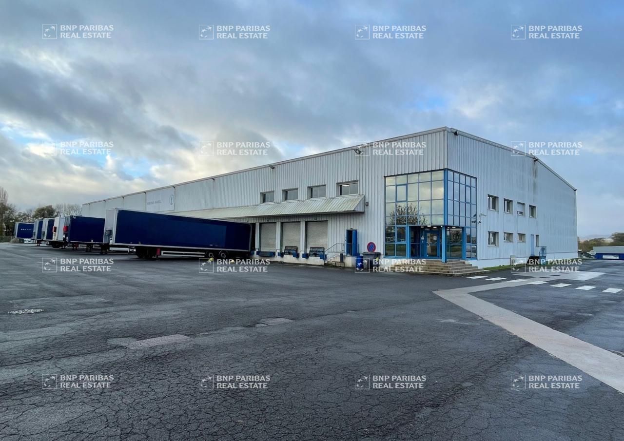 4319 m² pour cetentrepôts classe c en location à Ennery