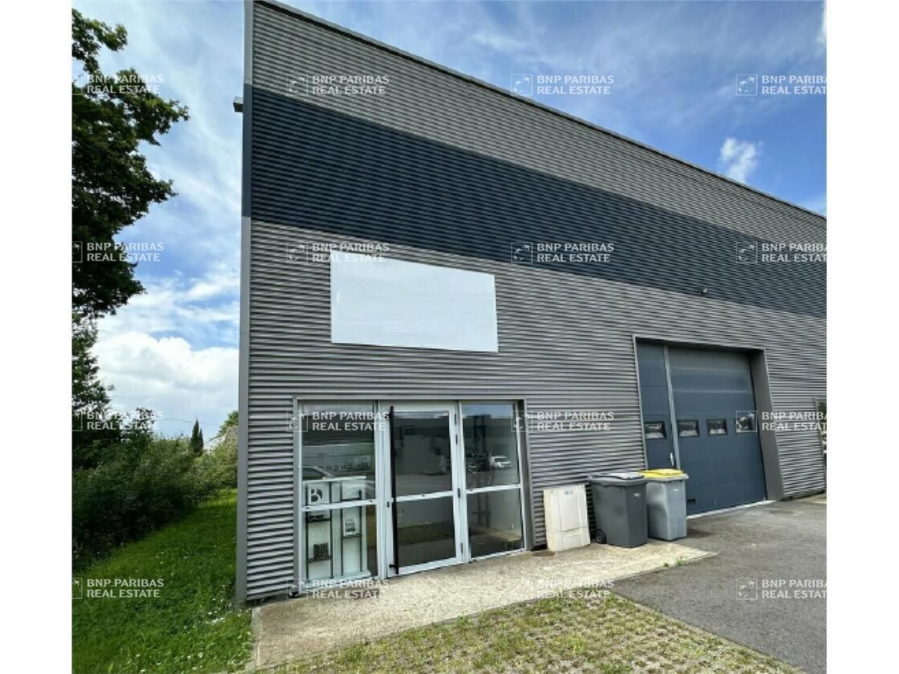 465 m² pour ce activité en location à Pace