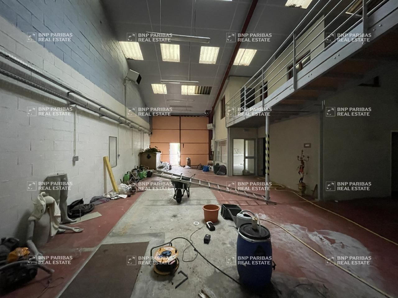 1070 m² pour ce activité en vente à Monts