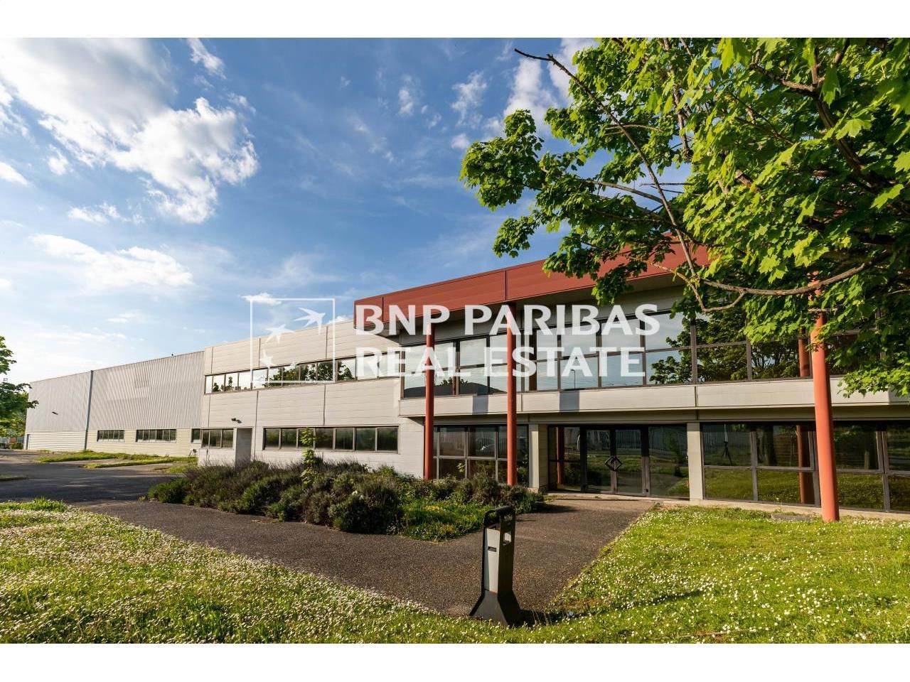 2816 m² pour ce activité en location à Lisses