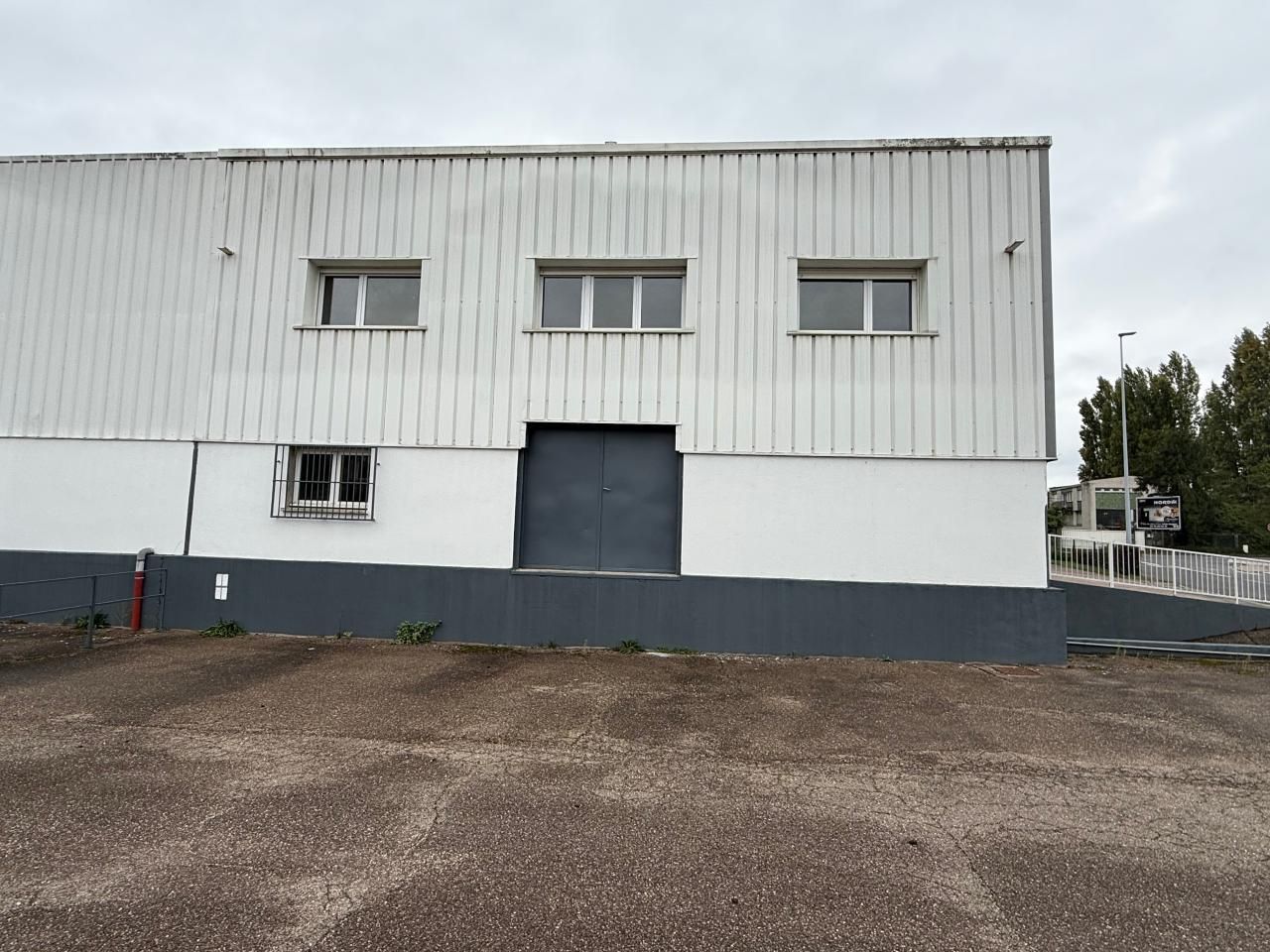 305 m² pour ce activité en location à Marly