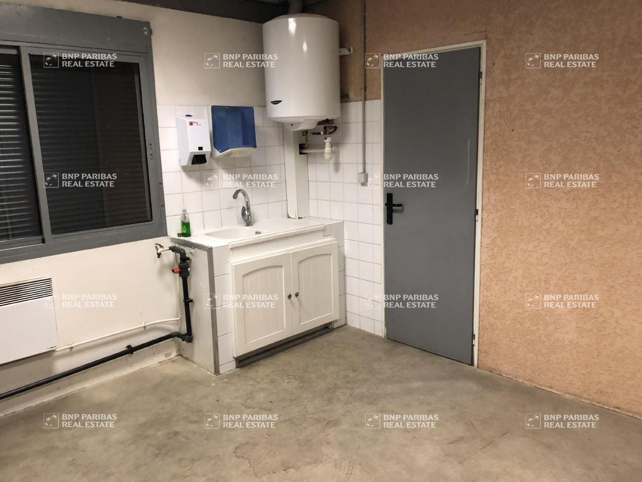 840 m² pour ce activité en location à Meyzieu