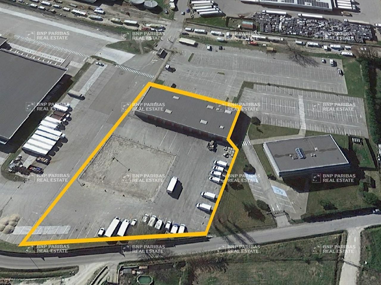 3234 m² pour ce bureaux en location à Cavaillon