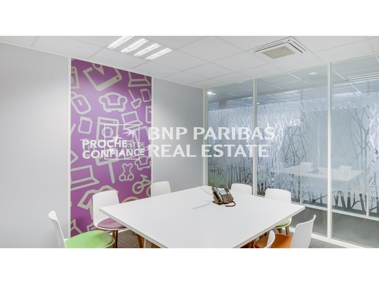 5977 m² pour ce bureaux en location à Saint-ouen