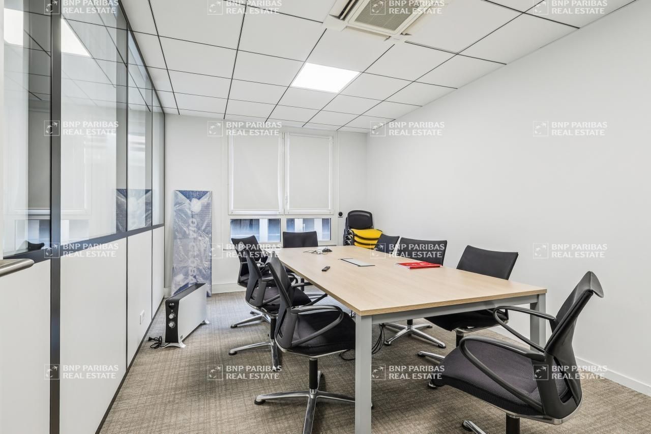 212 m² pour ce bureaux en location à Arcueil