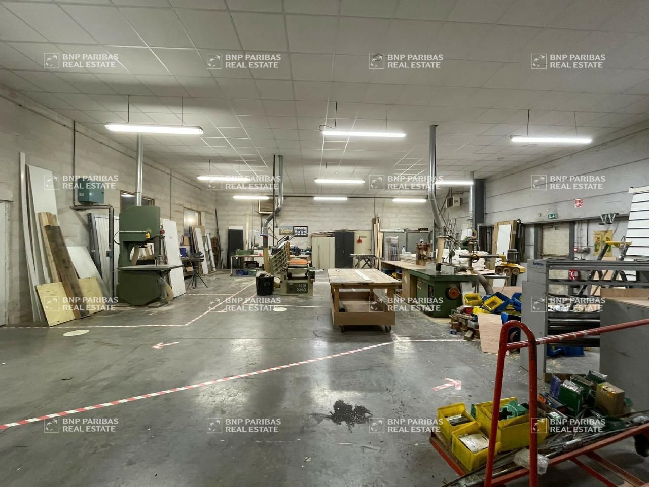 700 m² pour ce activité en location à Lesquin