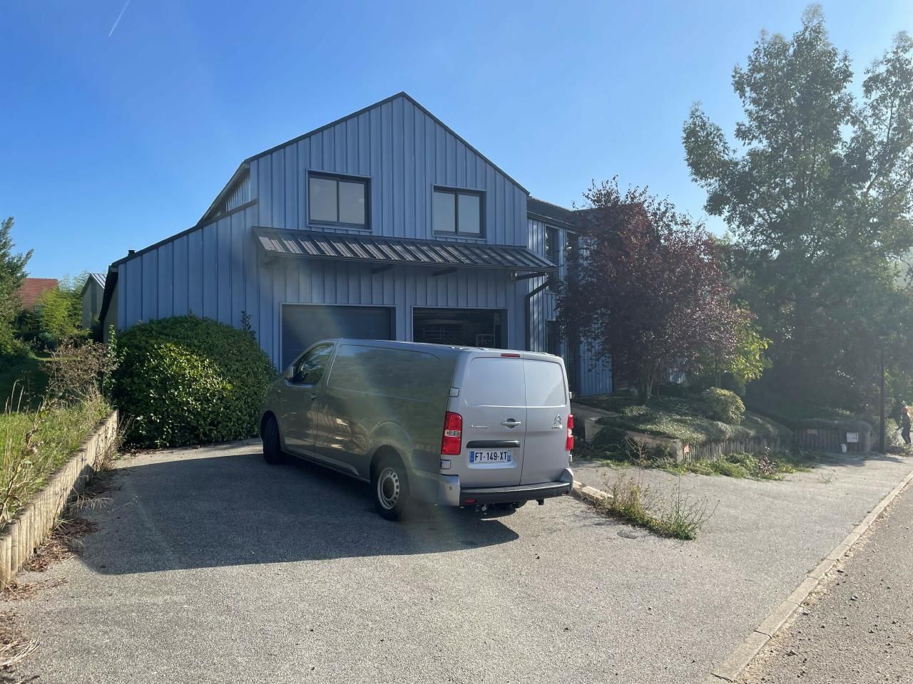 737 m² pour ce activité en vente à Crespières