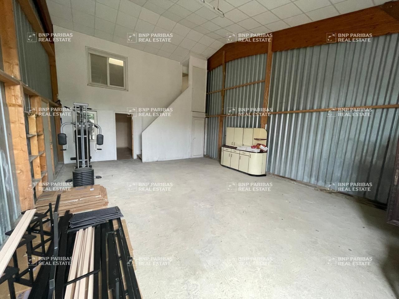 1102 m² pour ce activité en vente à Chevaigne