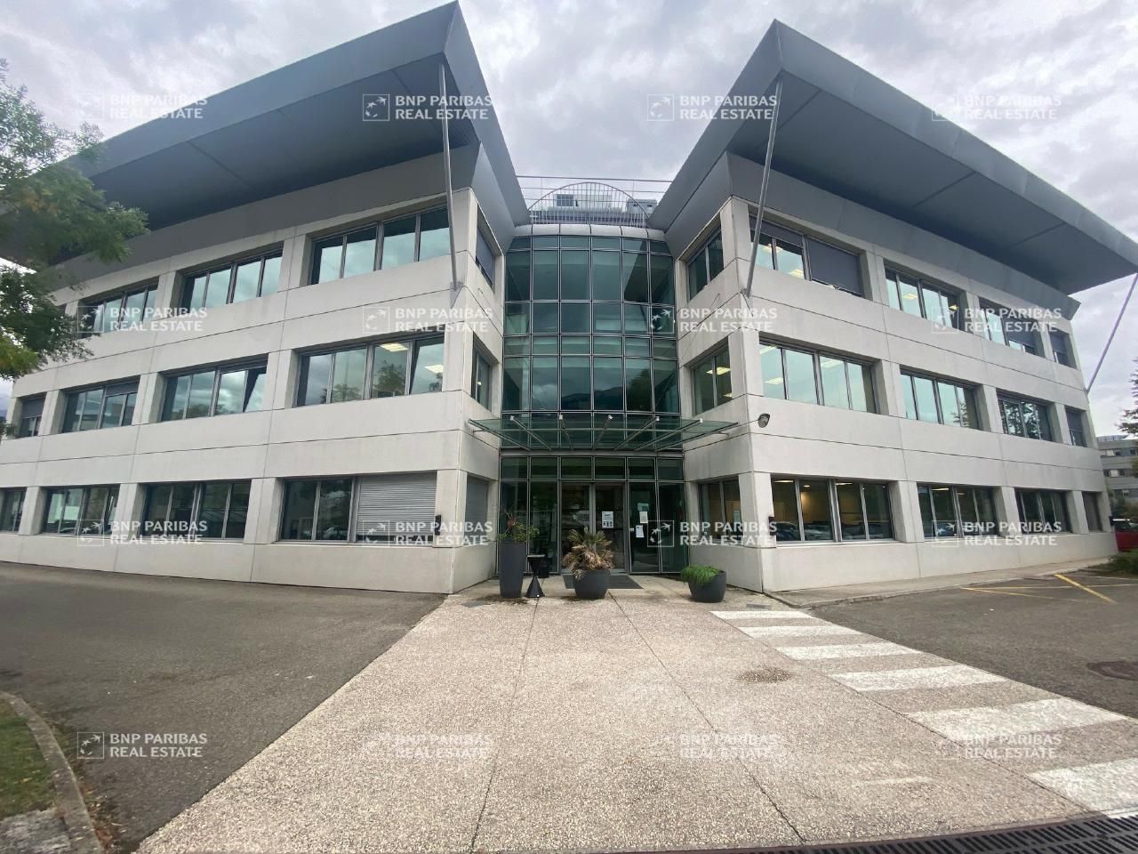 474 m² pour ce bureaux en location à Montbonnot-saint-martin