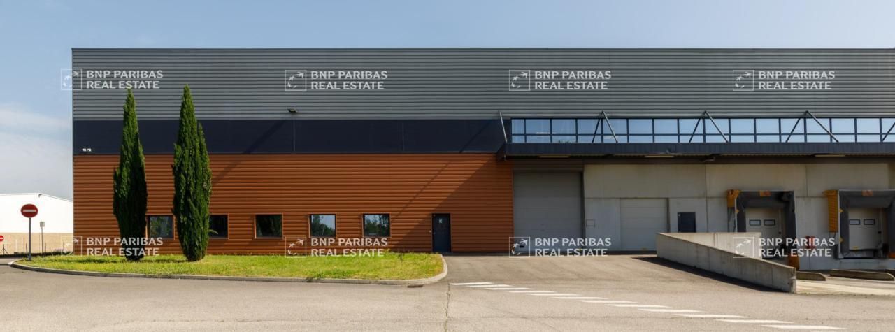 9623 m² pour ce activité en location à Miribel