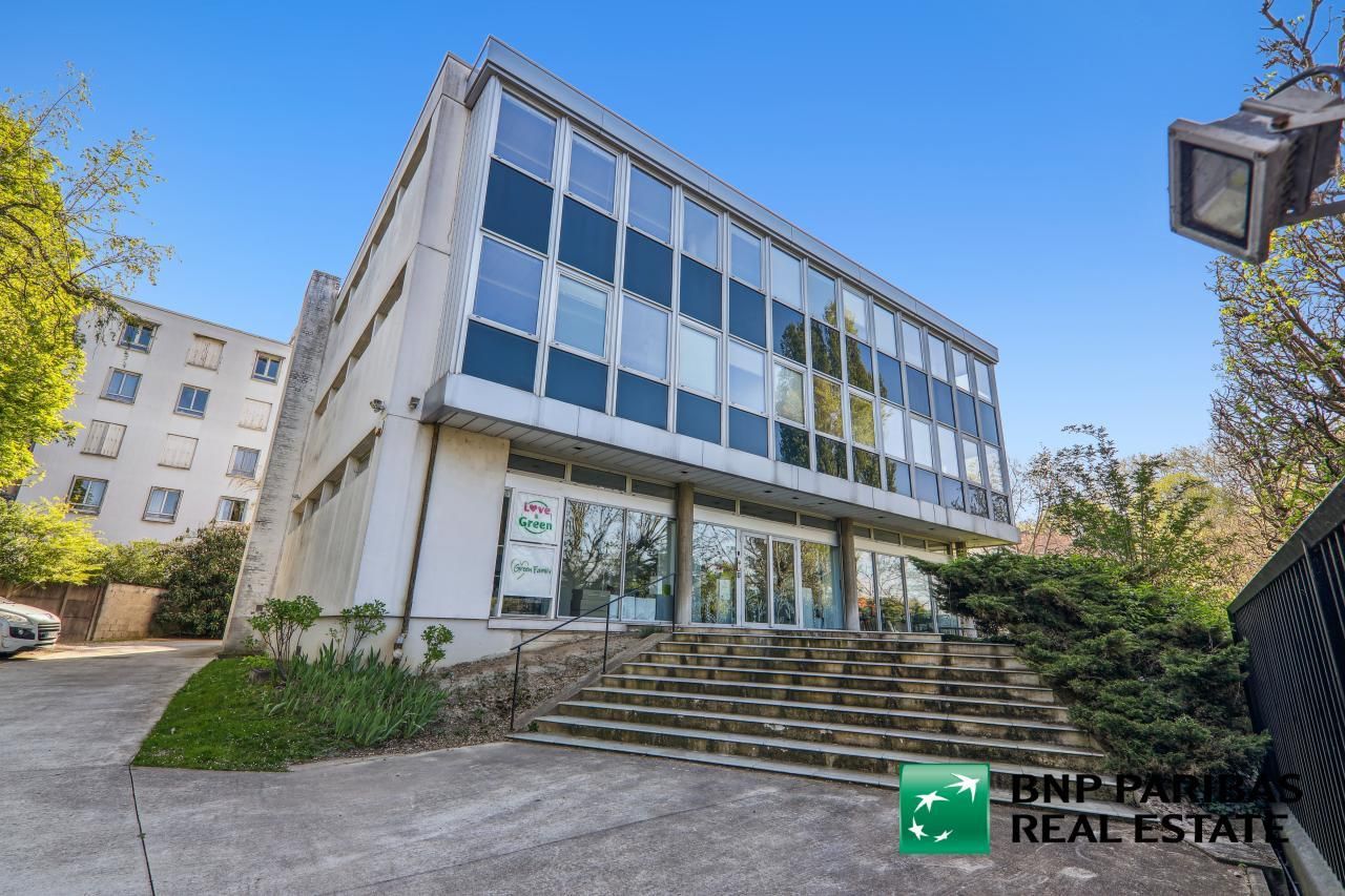 192 m² pour ce bureaux en location à Rueil-malmaison