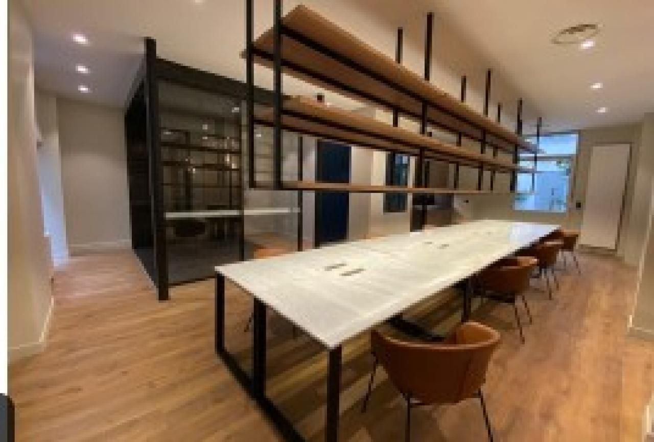 105 m² pour ce bureaux en location à Paris