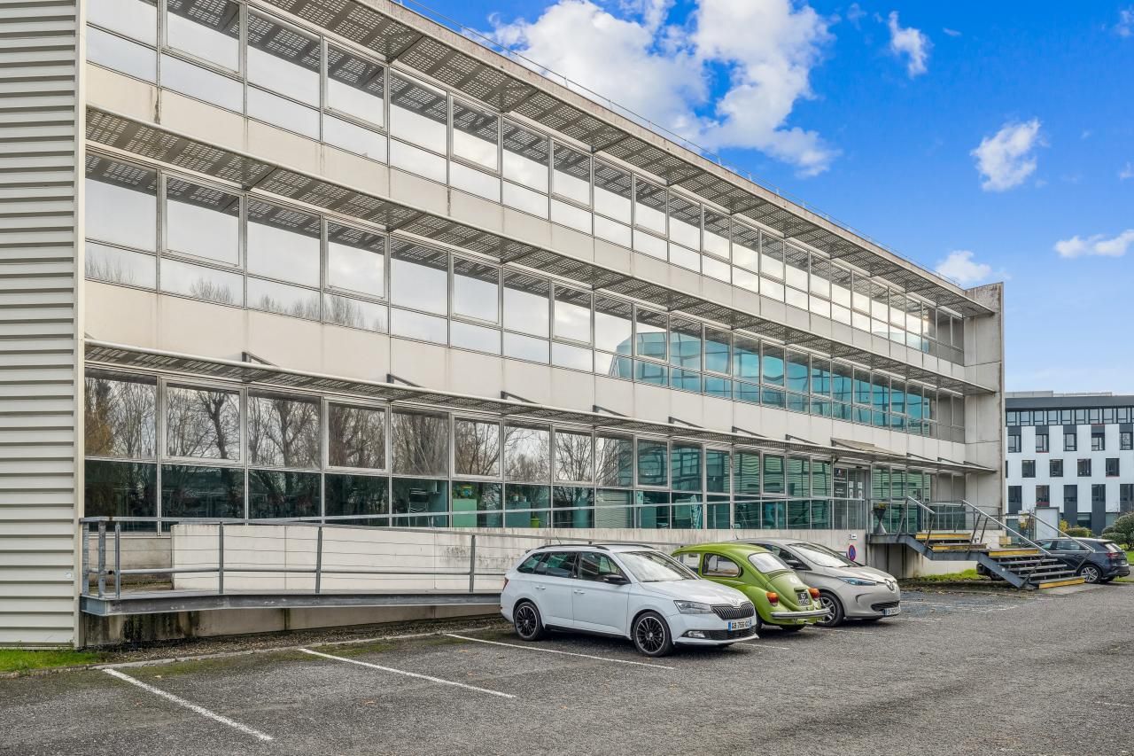 Location Bureaux 1955 m² divisibles 33520 Bruges