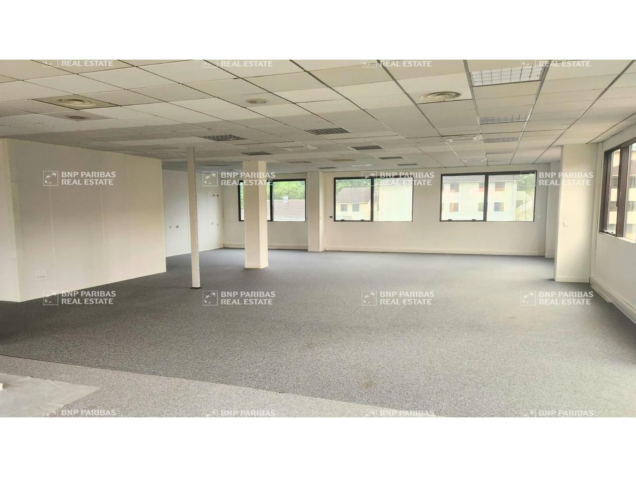 660 m² pour ce bureaux en location à Saint-thibault-des-vignes