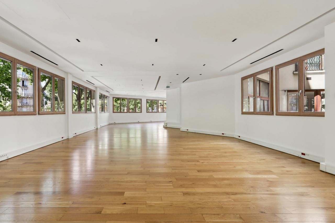 225 m² pour ce bureaux en location à Paris