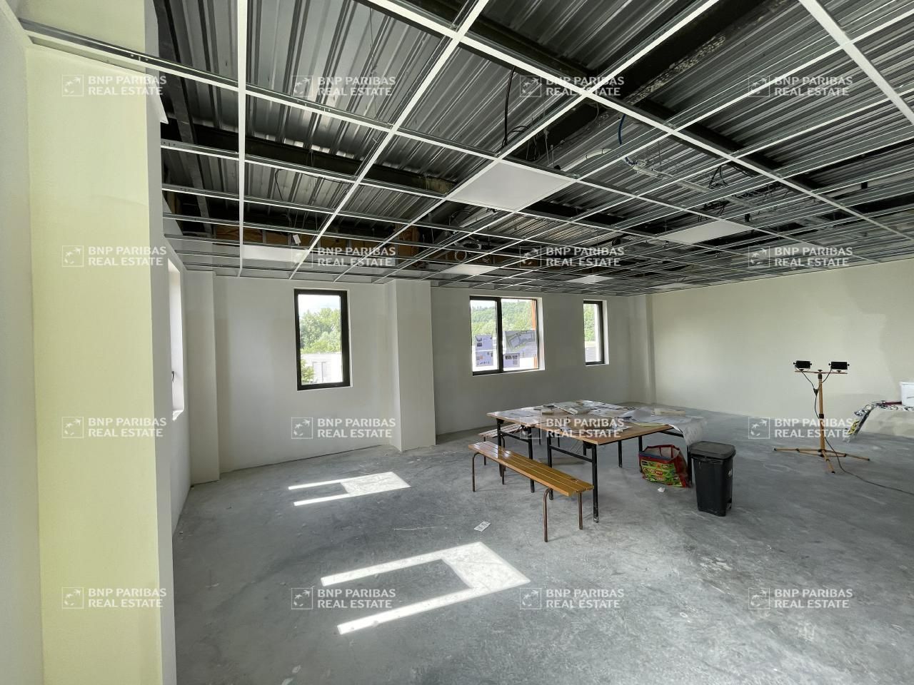 1691.8 m² pour ce bureaux en vente à Mery