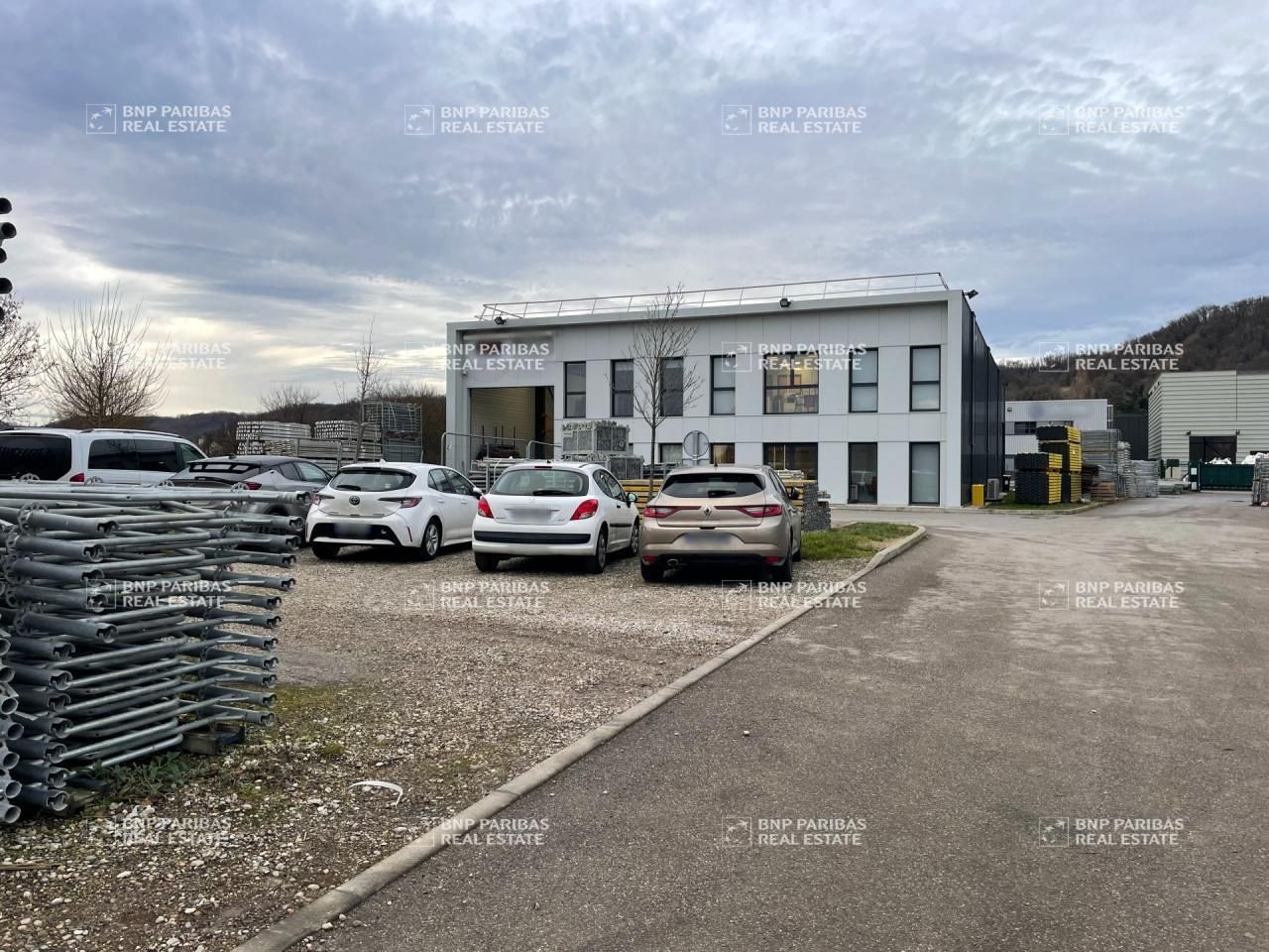 Vente Activité 800 m² non divisibles 01120 La boisse