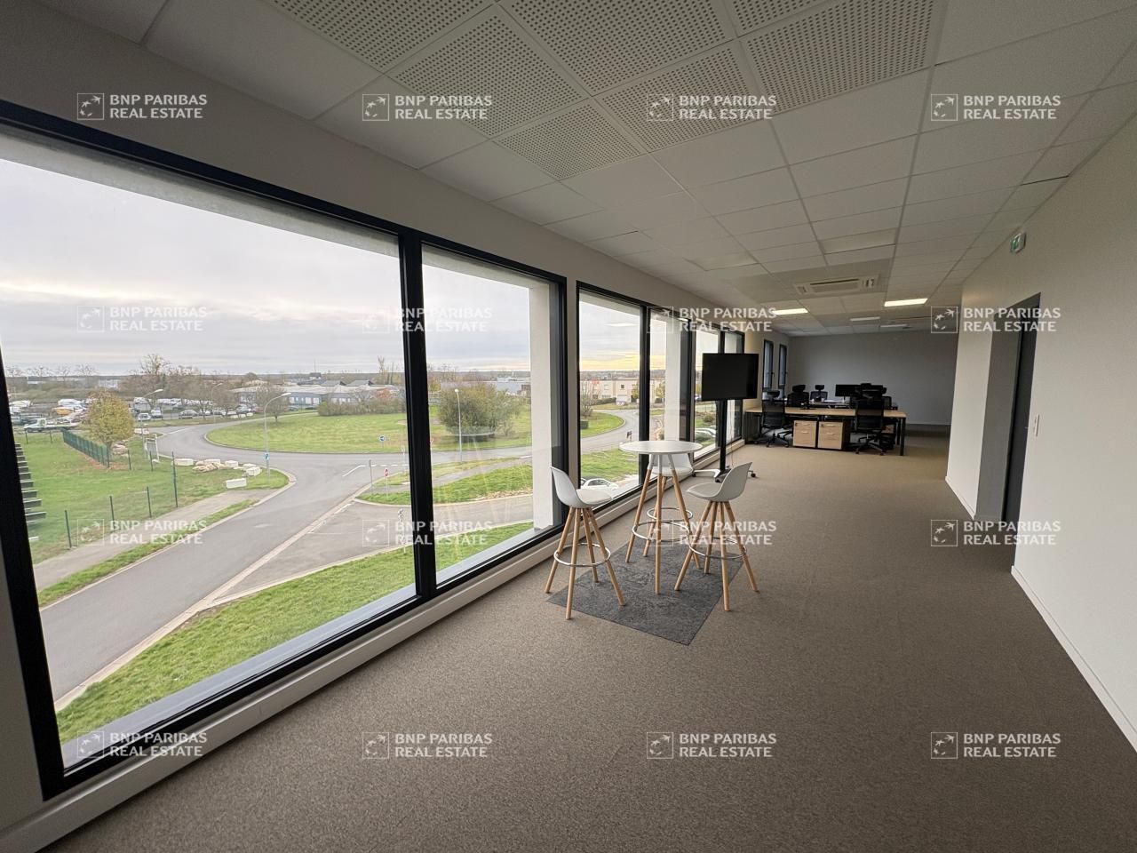 Location Bureaux 430 m² non divisibles 37530 Chargé