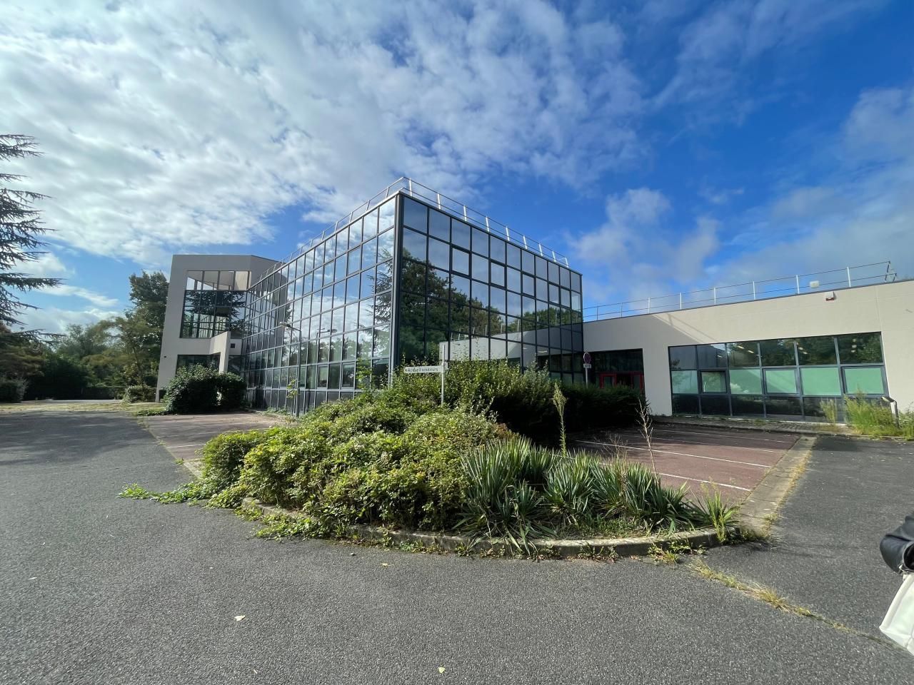 2000 m² pour ce activité en location à Villebon-sur-yvette