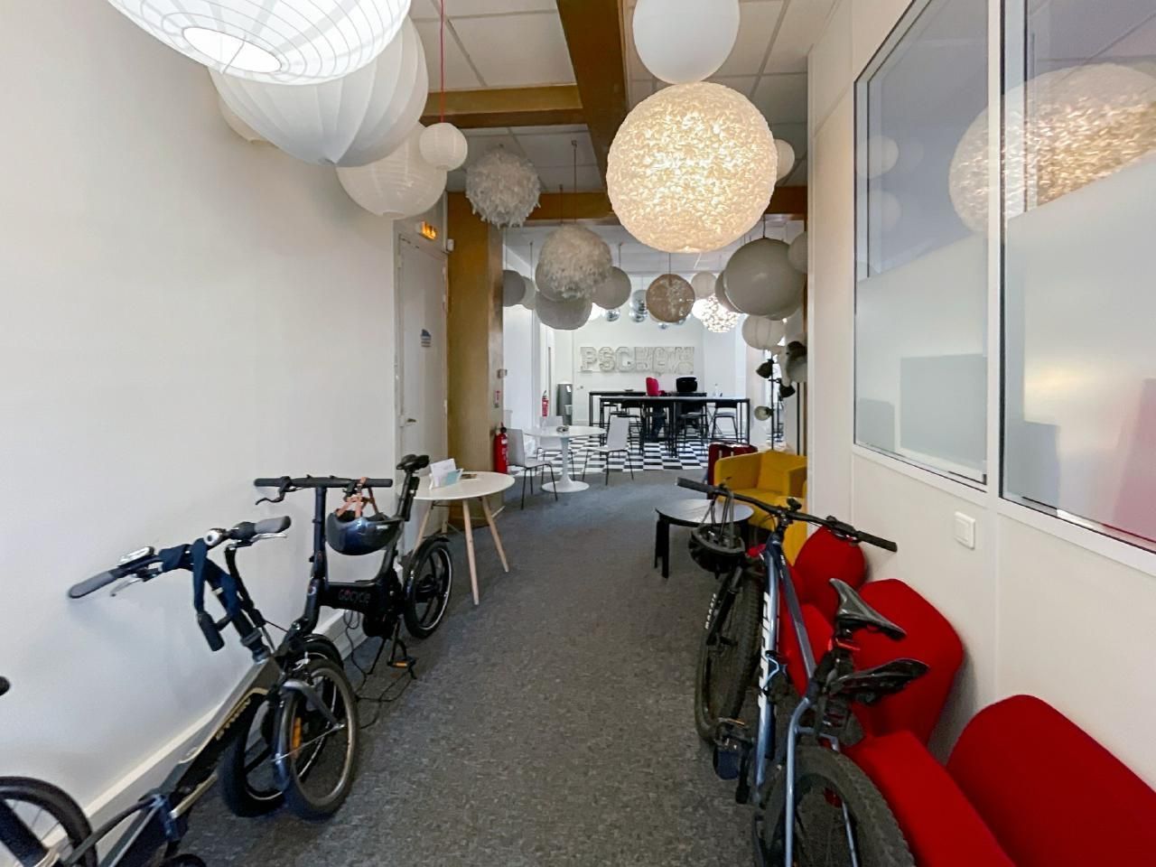 327 m² pour ce bureaux en location à Paris