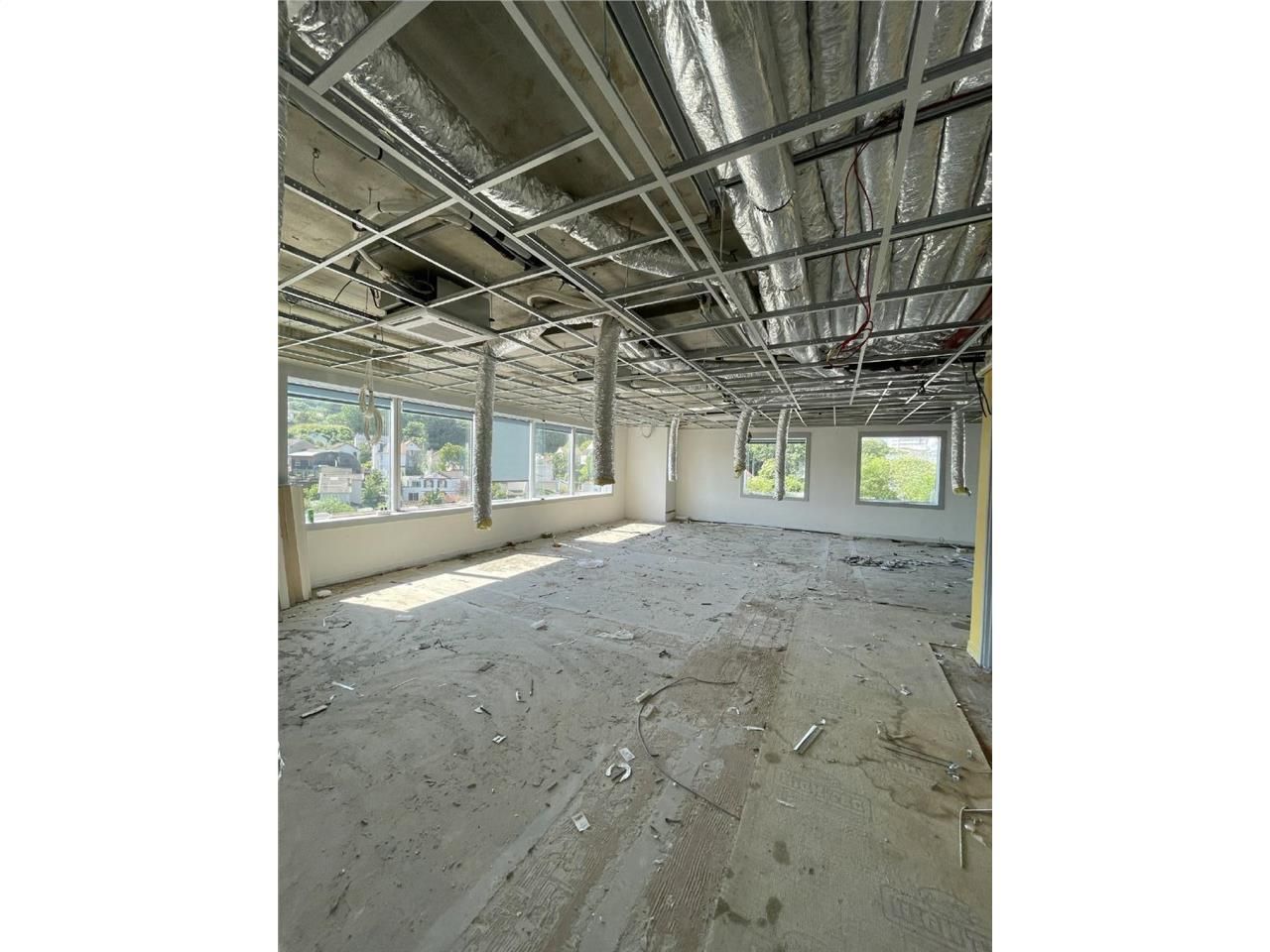 480 m² pour ce bureaux en location à Sevres