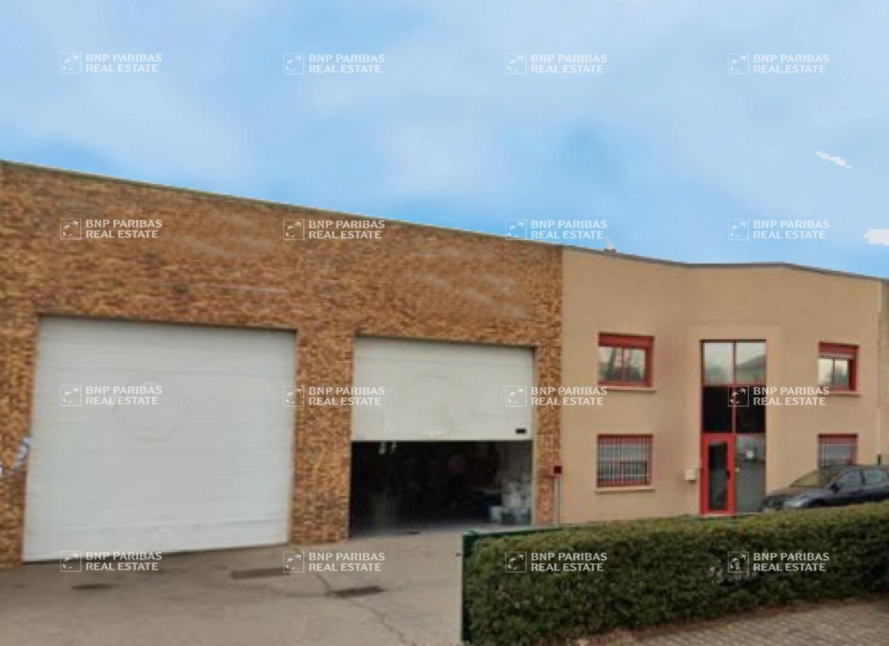 715 m² pour ce activité en location à Vénissieux