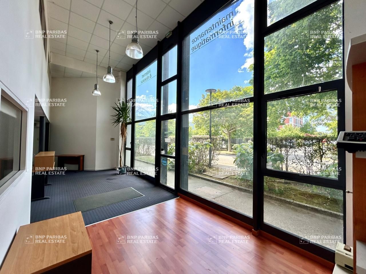 215 m² pour ce bureaux en location à Rennes