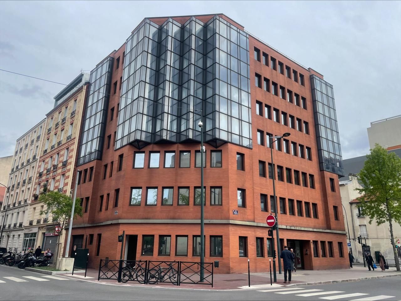 1669 m² pour ce bureaux en location à Clichy