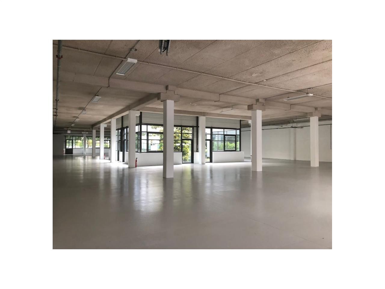 3685 m² pour ce activité en location à Roissy-en-france