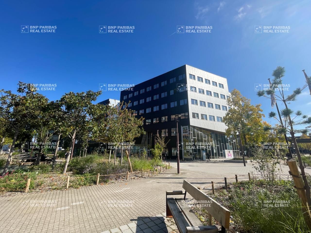 Location Bureaux 2333.98 m² divisibles 44200 Nantes