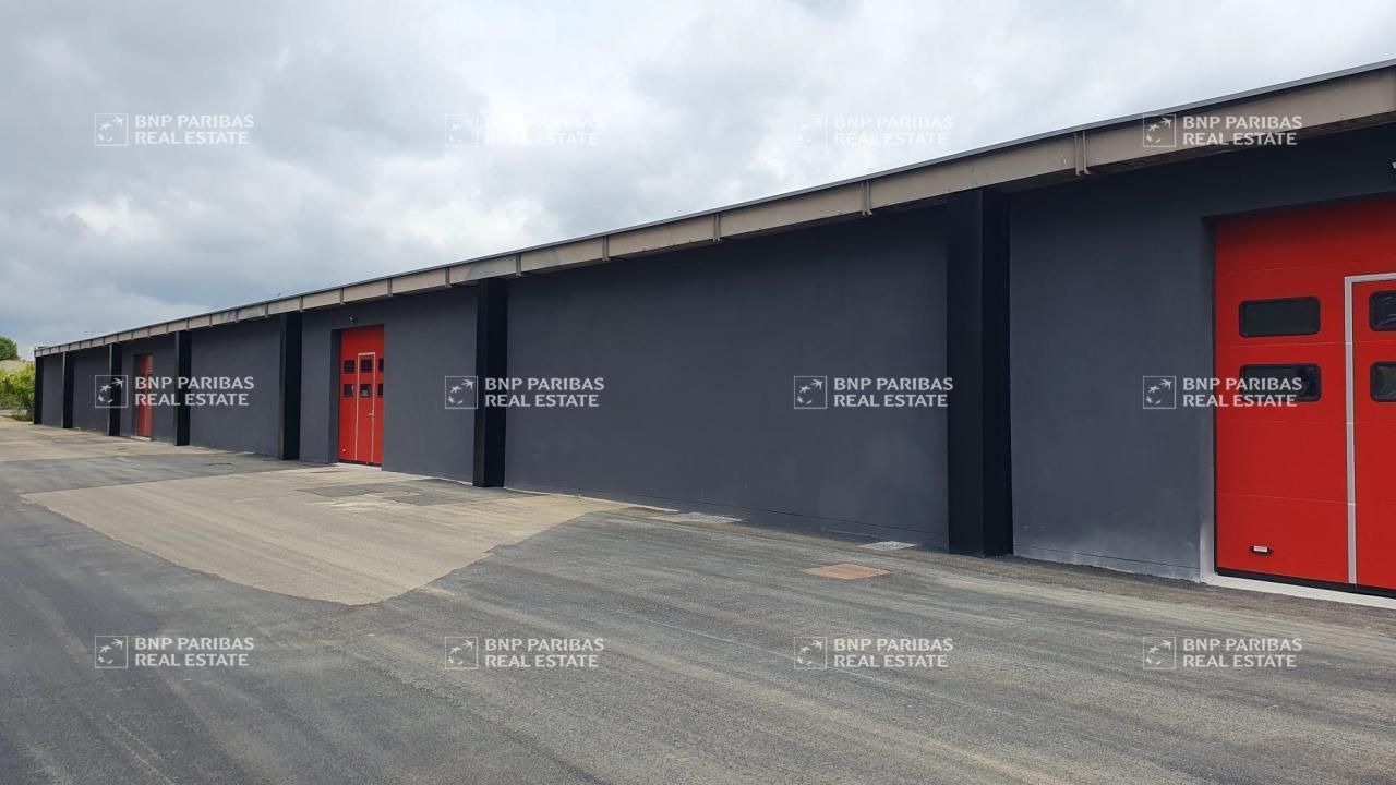 Location PME-PMI 4316 m² divisibles 78310 Coignières