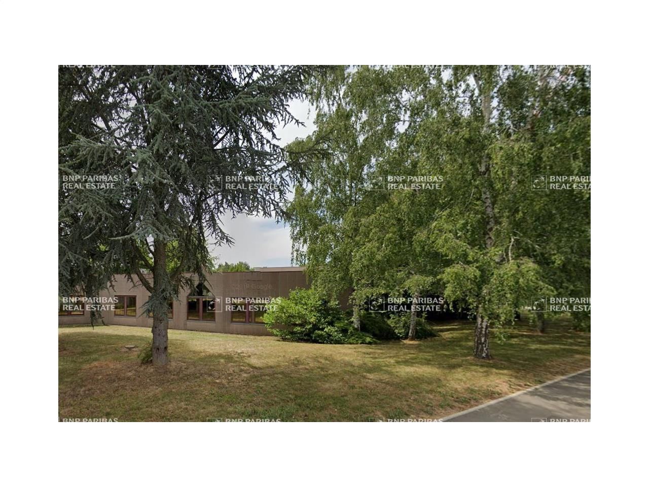 813 m² pour ce bureaux en location à Orsay