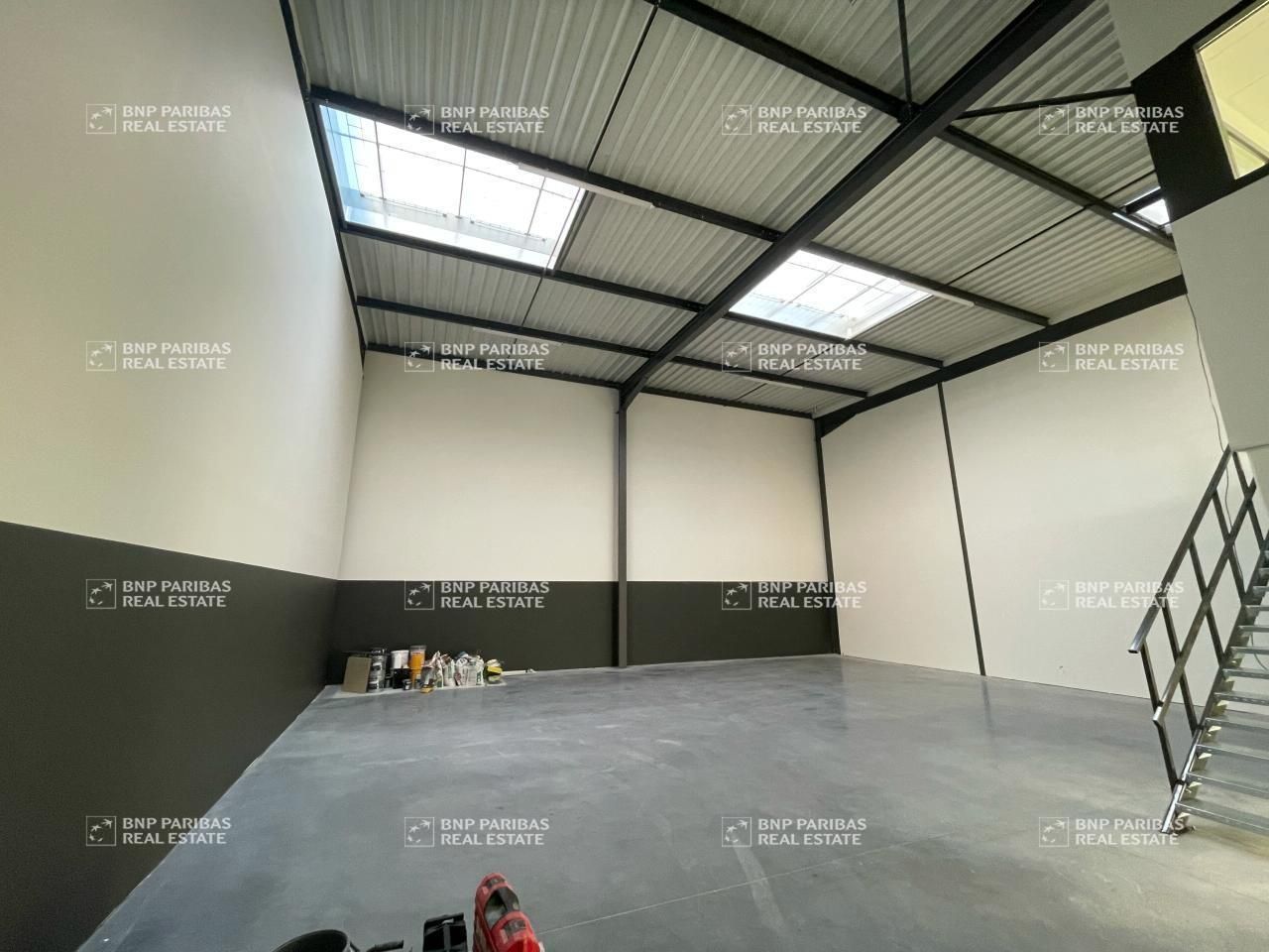 364 m² pour ce activité en location à Décines-charpieu