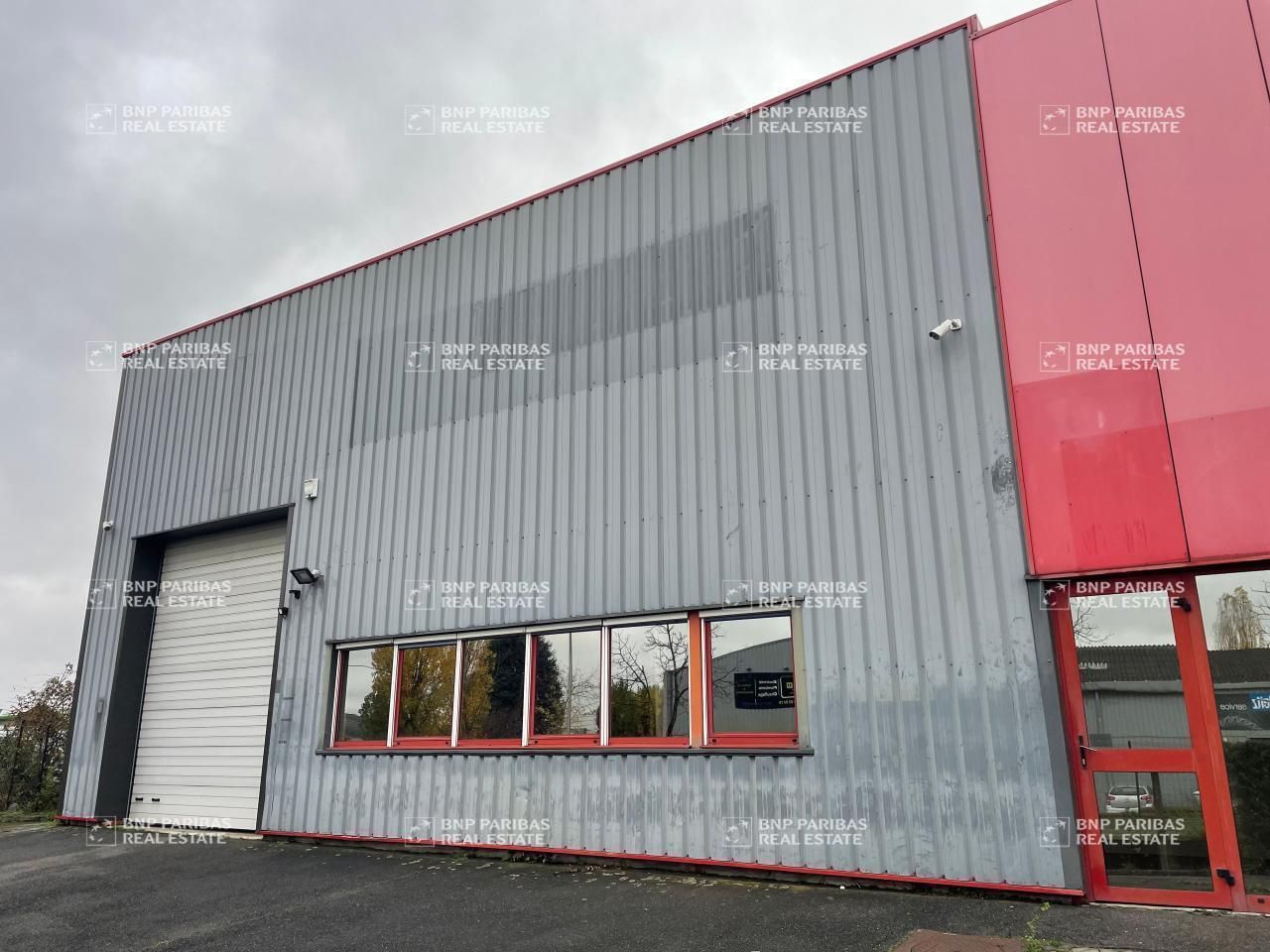 300 m² pour ce activité en location à Saint jean de braye