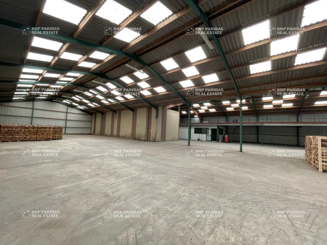 1500 m² pour ce activité en location à Servon-sur-vilaine