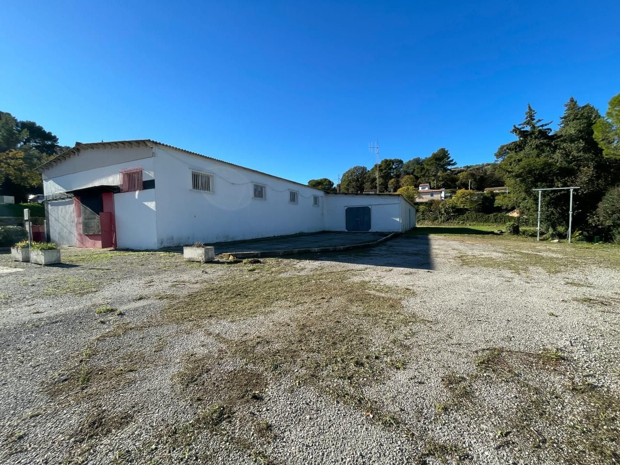 Vente Activité 1001.95 m² divisibles 83300 Draguignan