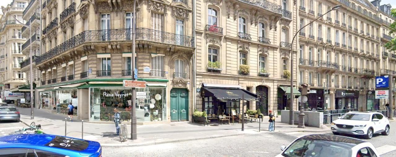 154.9 m² pour ce local commercial en location à Paris