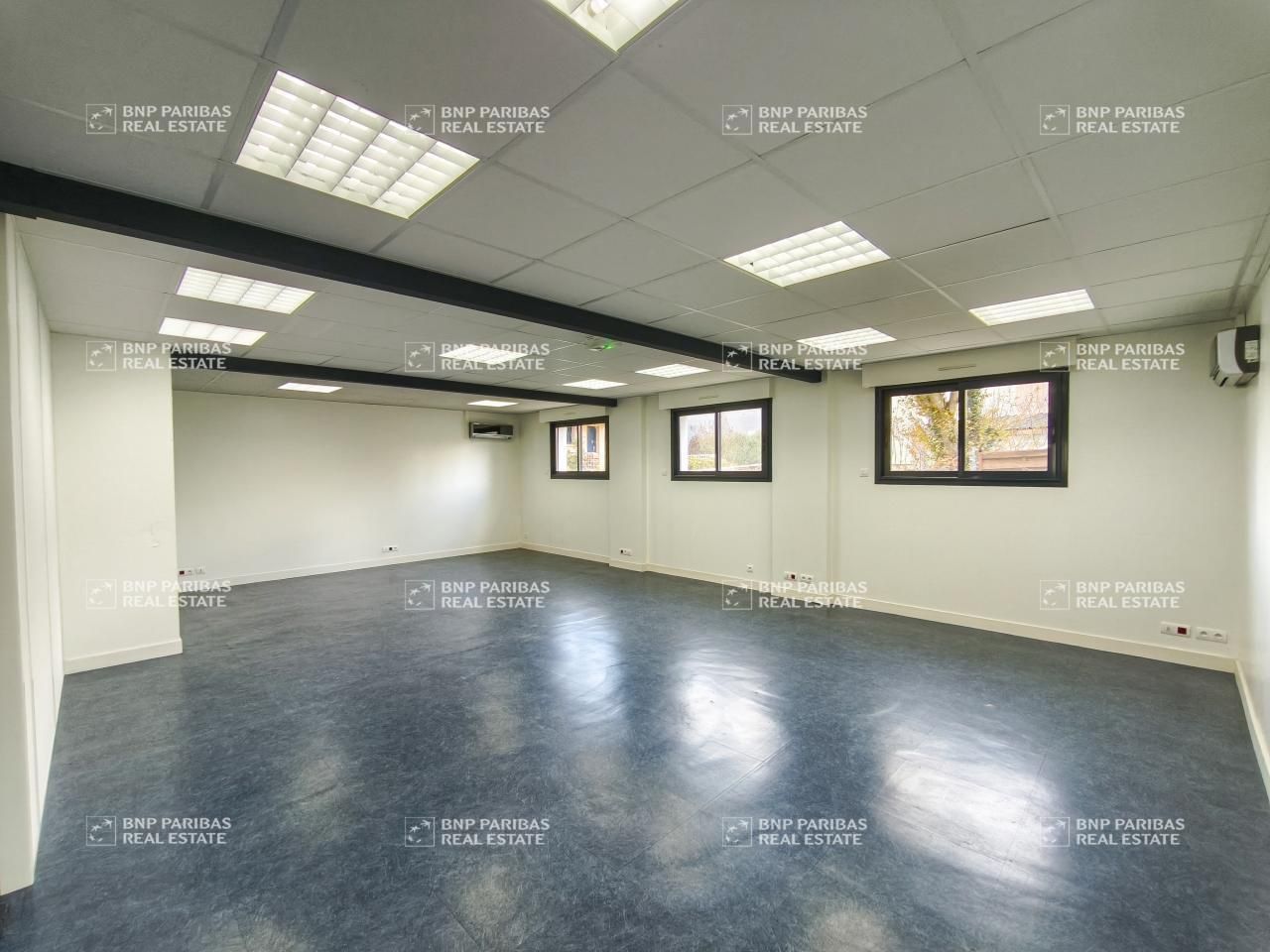 326.05 m² pour ce bureaux en location à Saint gregoire