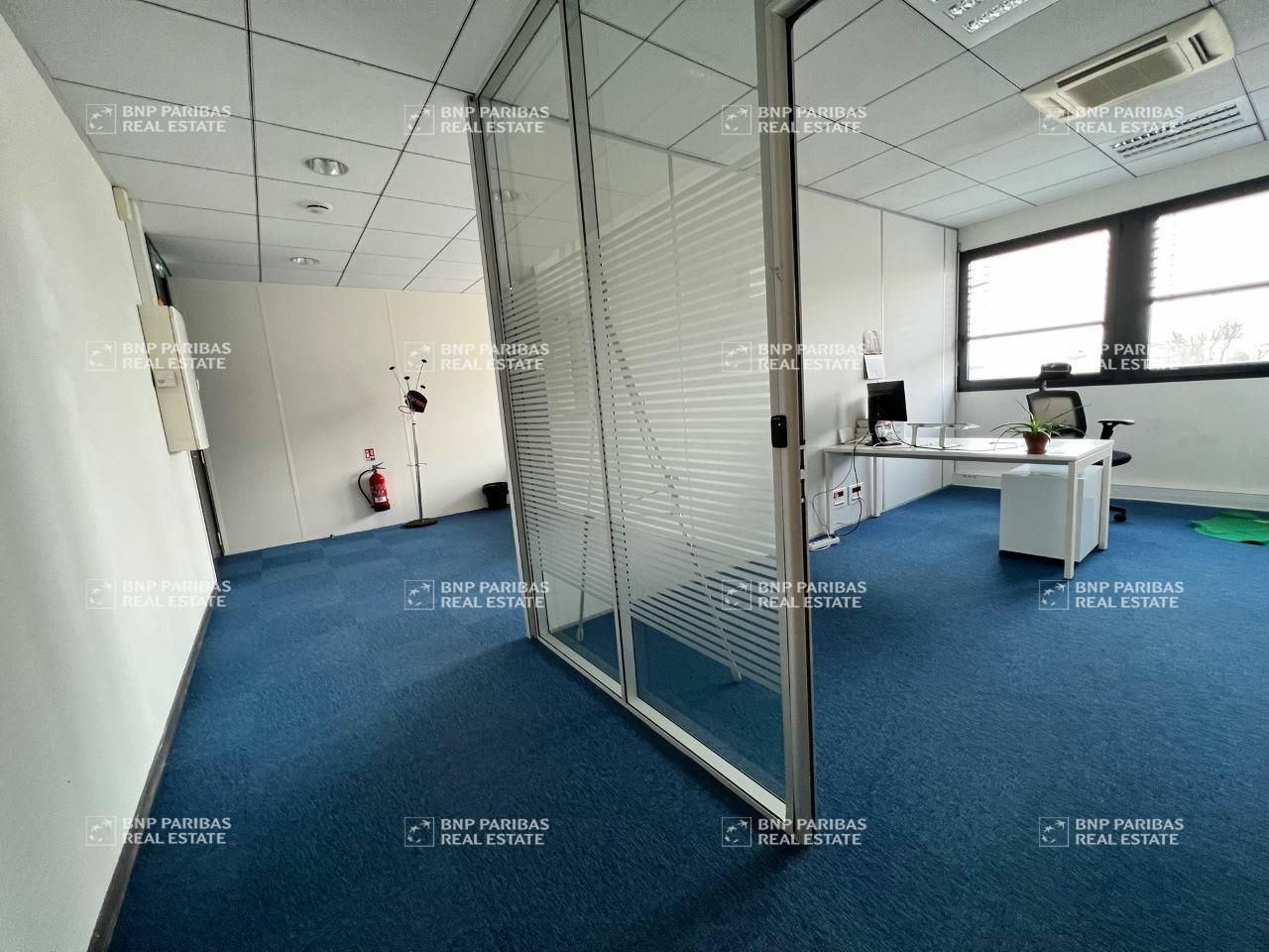 683 m² pour ce bureaux en location à Saint-priest