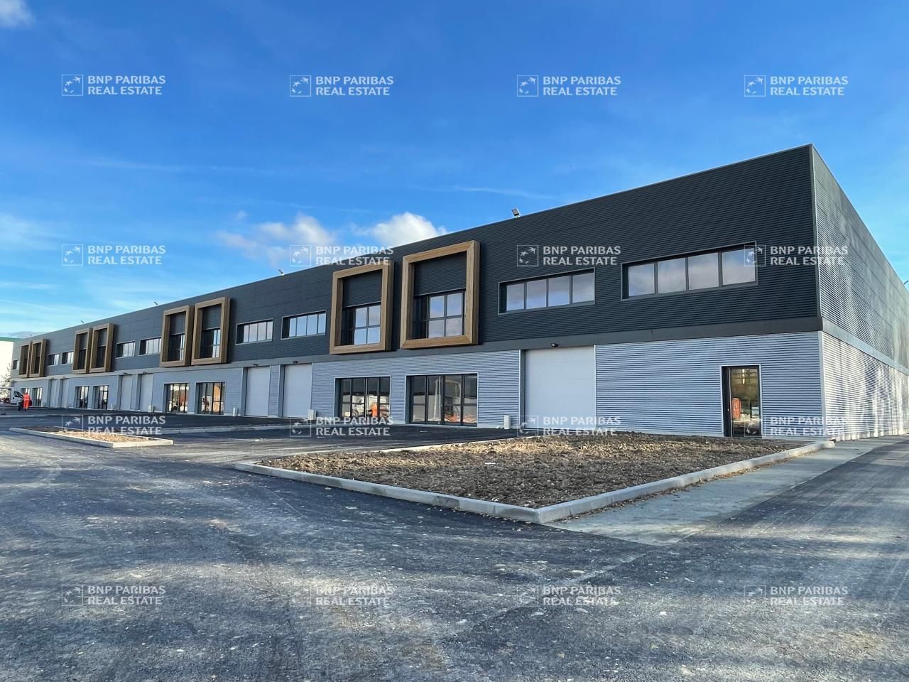 10111 m² pour ce activité en location à Chécy