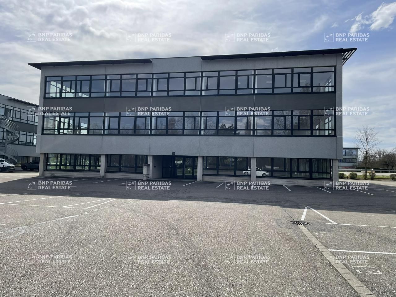 724.43 m² pour ce bureaux en location à Entzheim