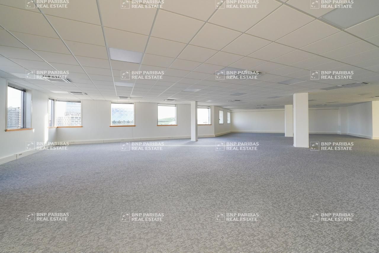 1243 m² pour ce bureaux en vente à Sevres