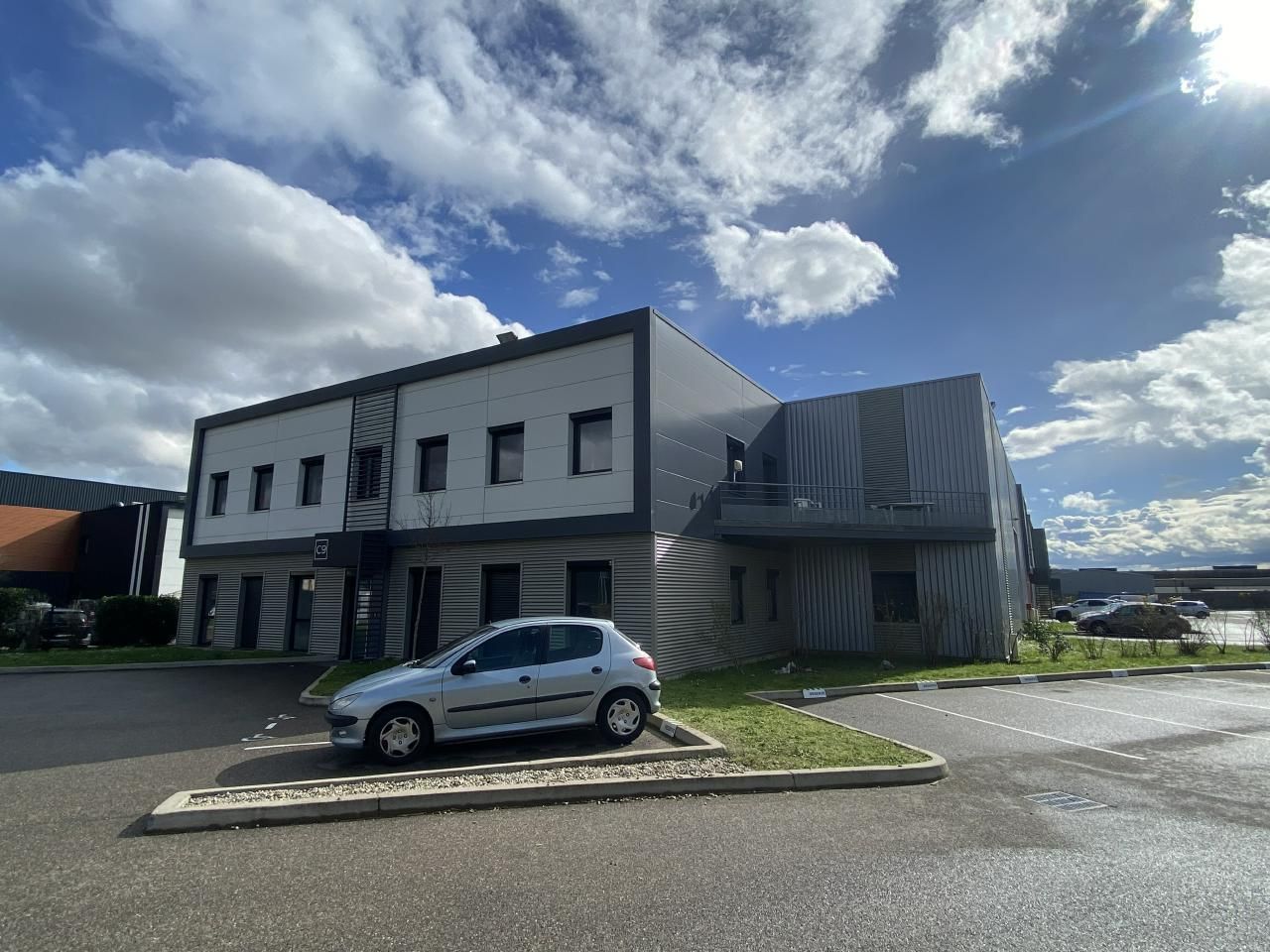 Location Activité 1118 m² non divisibles 69800 Saint-priest